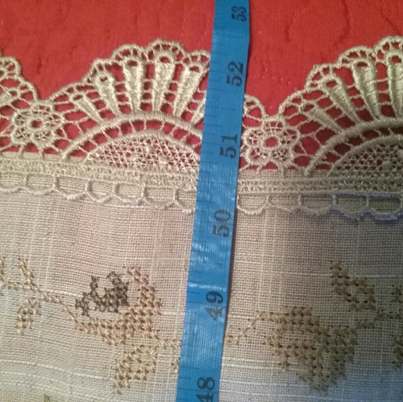 Beatiful table runner - Picture 8 of 8